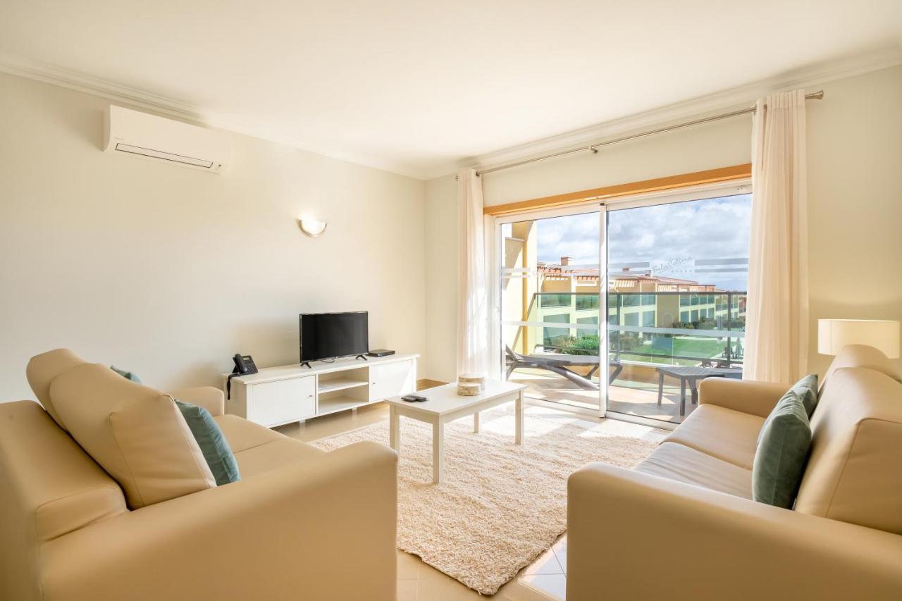 保维斯塔高尔夫水疗度假村 拉哥斯 外观 照片 Living room with air conditioning