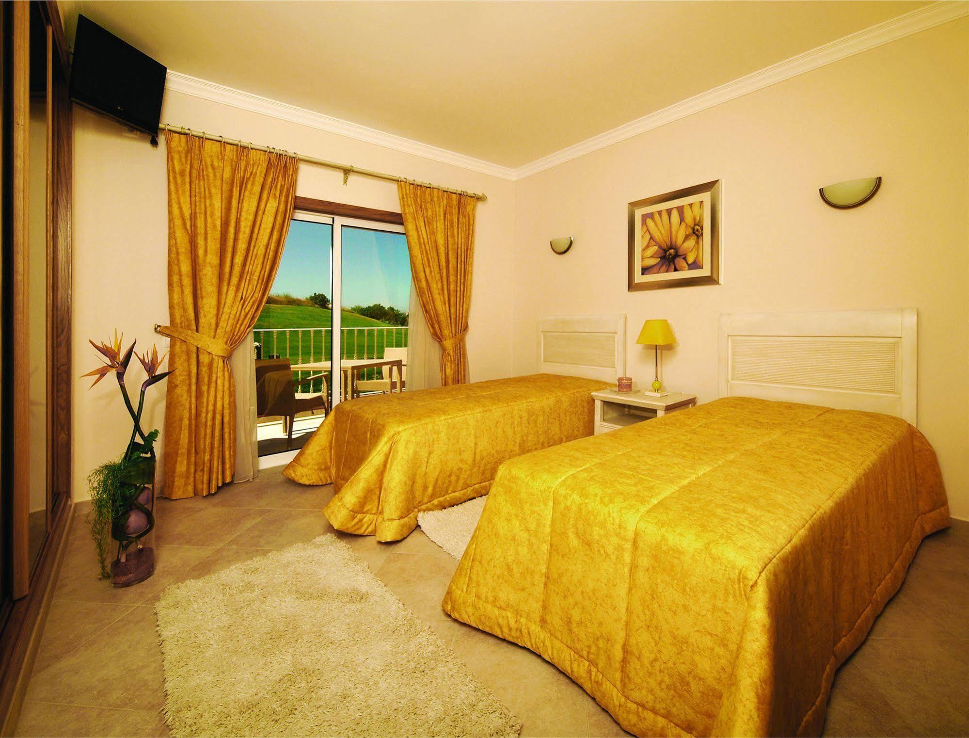 保维斯塔高尔夫水疗度假村 拉哥斯 外观 照片 A bedroom at the hotel